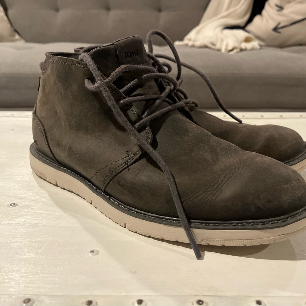 TOMS Men's Dark Gray Chukka Boots